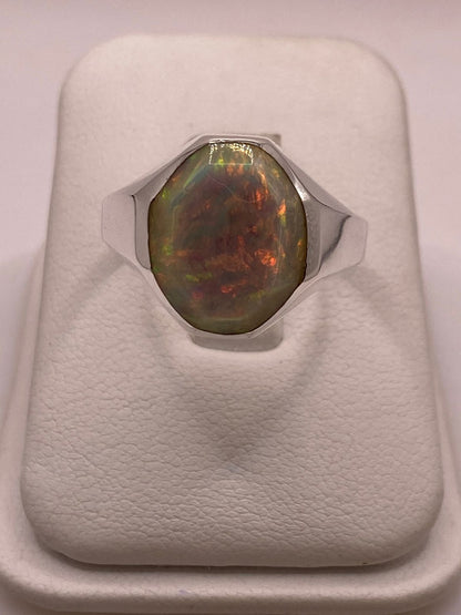 Anillo con Ópalo de Fuego Ovalado en Plata Ley 950, vista frontal