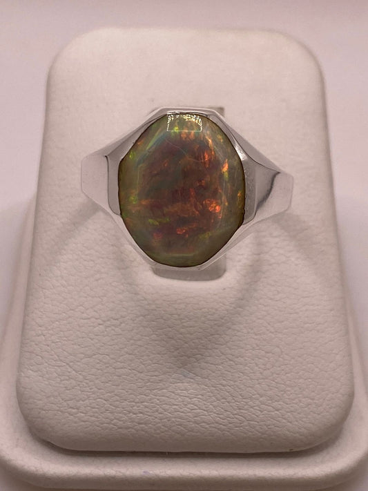 Anillo con Ópalo de Fuego Ovalado en Plata Ley 950, vista frontal