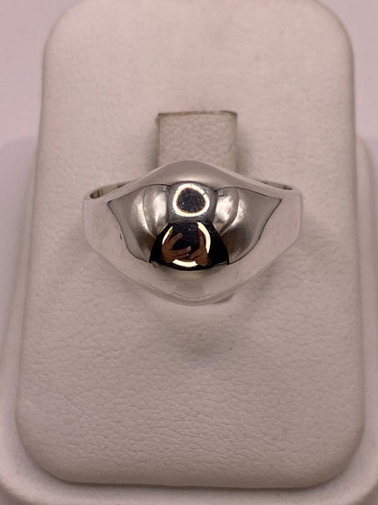 Anillo Orgánico de Plata Ley .925, vista de detalle