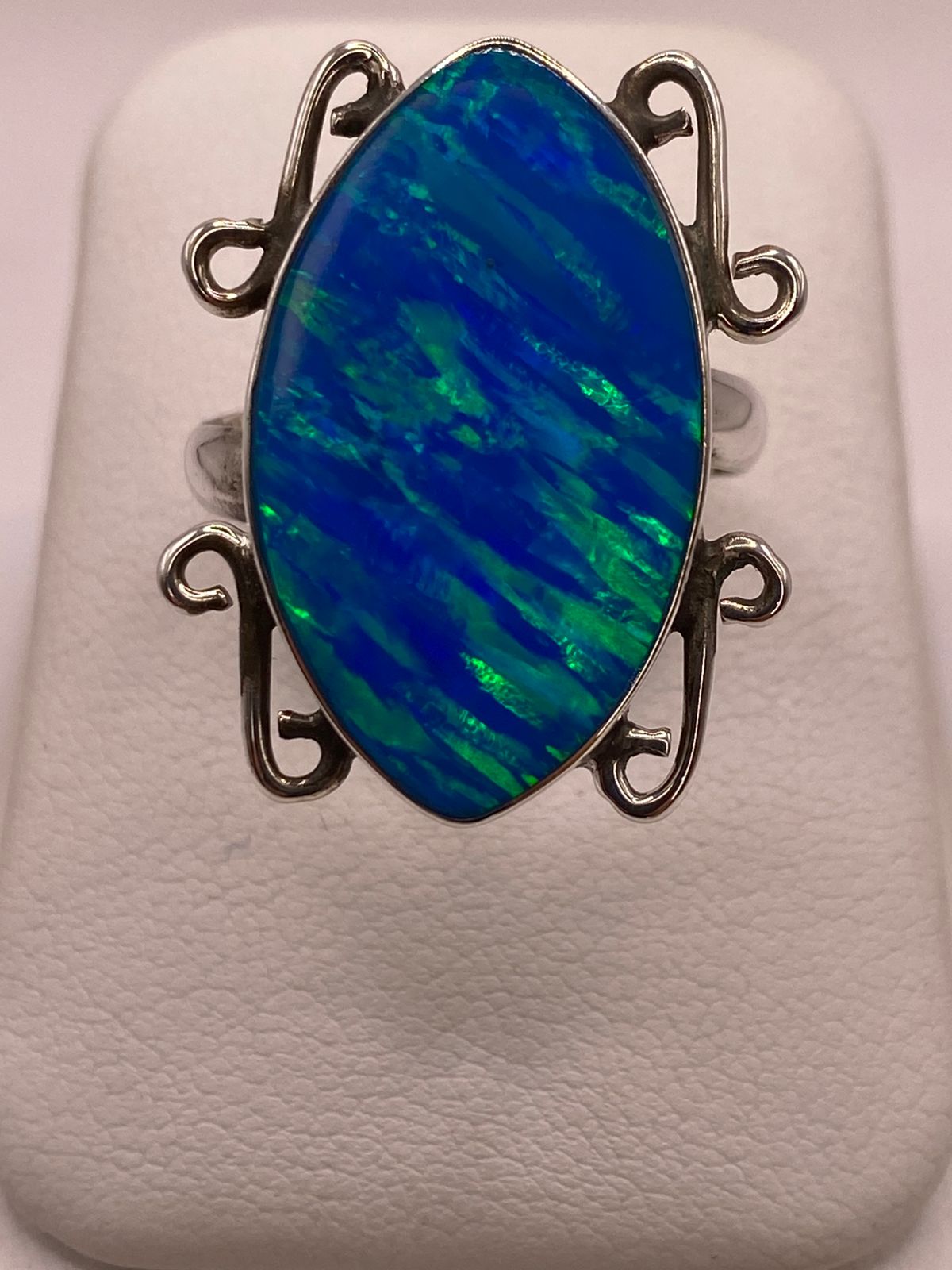 Anillo Ovalado Ajustable con Ópalo de Fuego en Plata .925, vista frontal