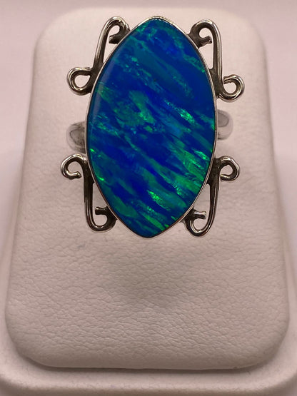 Anillo Ovalado Ajustable con Ópalo de Fuego en Plata .925, vista de detalle