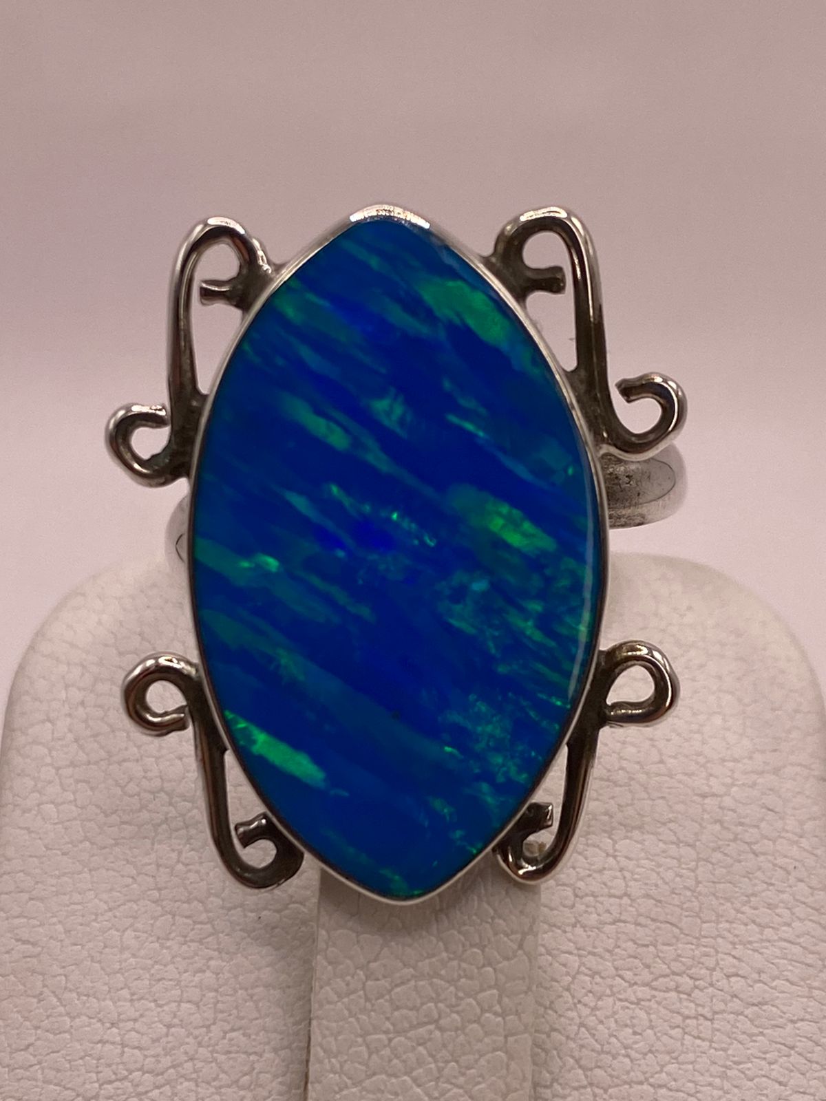 Anillo Ovalado Ajustable con Ópalo de Fuego en Plata .925, vista superior
