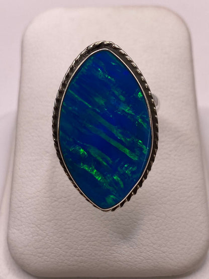 Anillo Ovalado Ajustable Plata Ley 925 con Piedra Ópalo de Fuego, vista de detalle