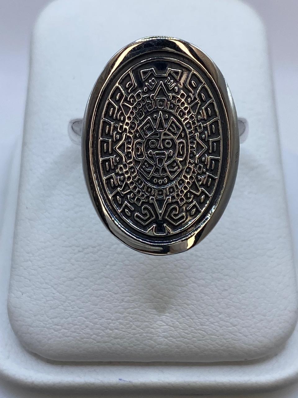 Anillo Ovalado Calendario Azteca en Plata .925 — ángulo diagonal
