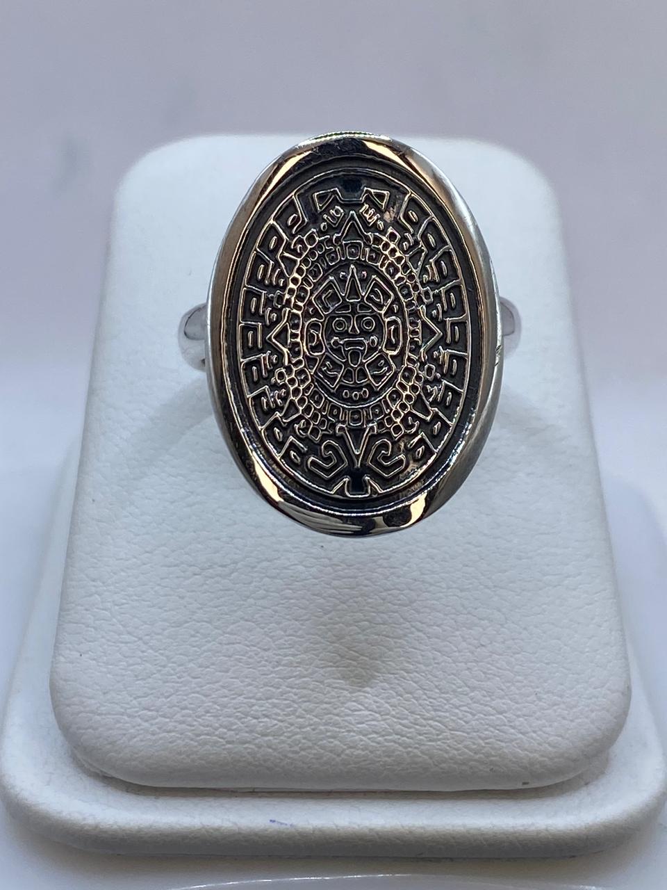 Anillo Ovalado Calendario Azteca en Plata .925, vista lateral