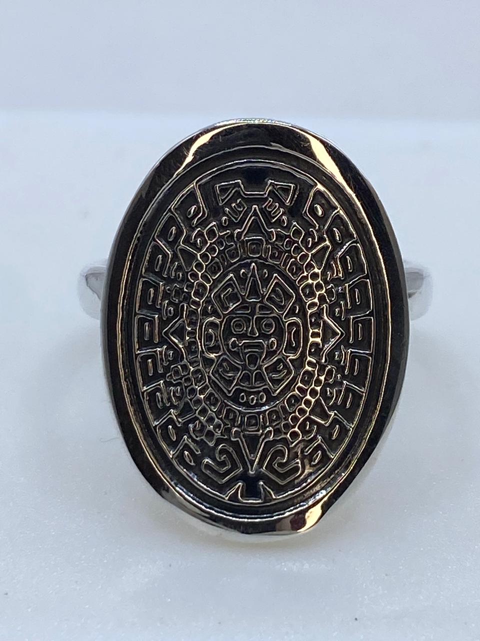 Anillo Ovalado Calendario Azteca en Plata .925, peso en gramos (báscula)