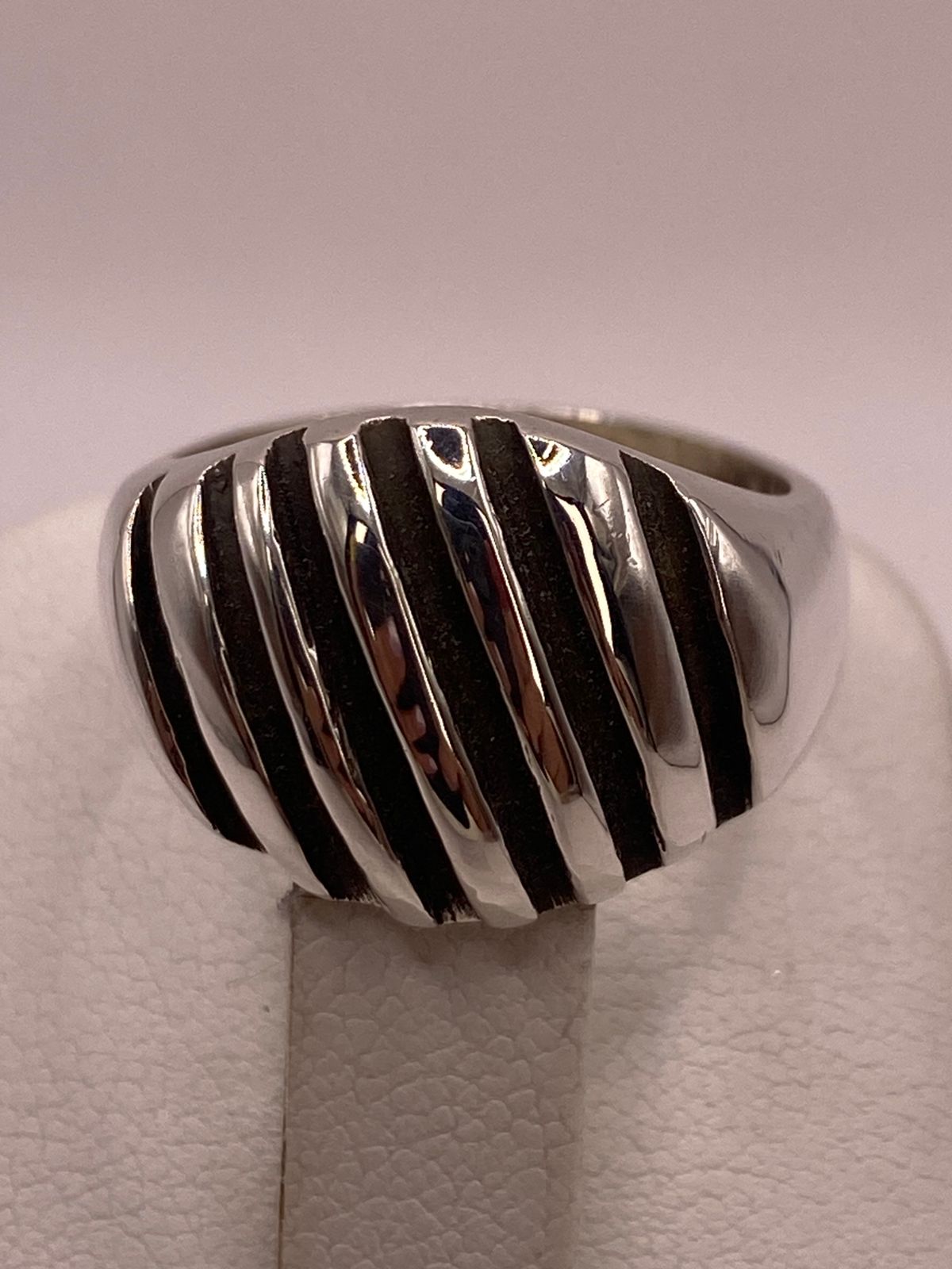 Anillo Ovalado con Franjas en Plata .925, vista superior
