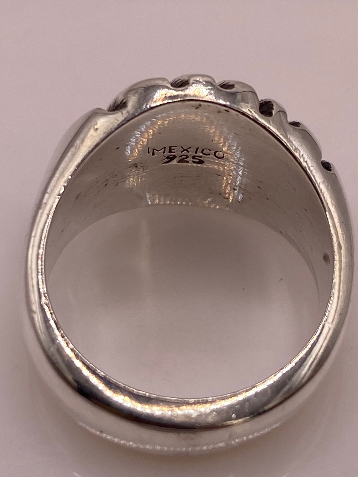Anillo Ovalado con Franjas en Plata .925, sello de autenticidad Plata Ley .925