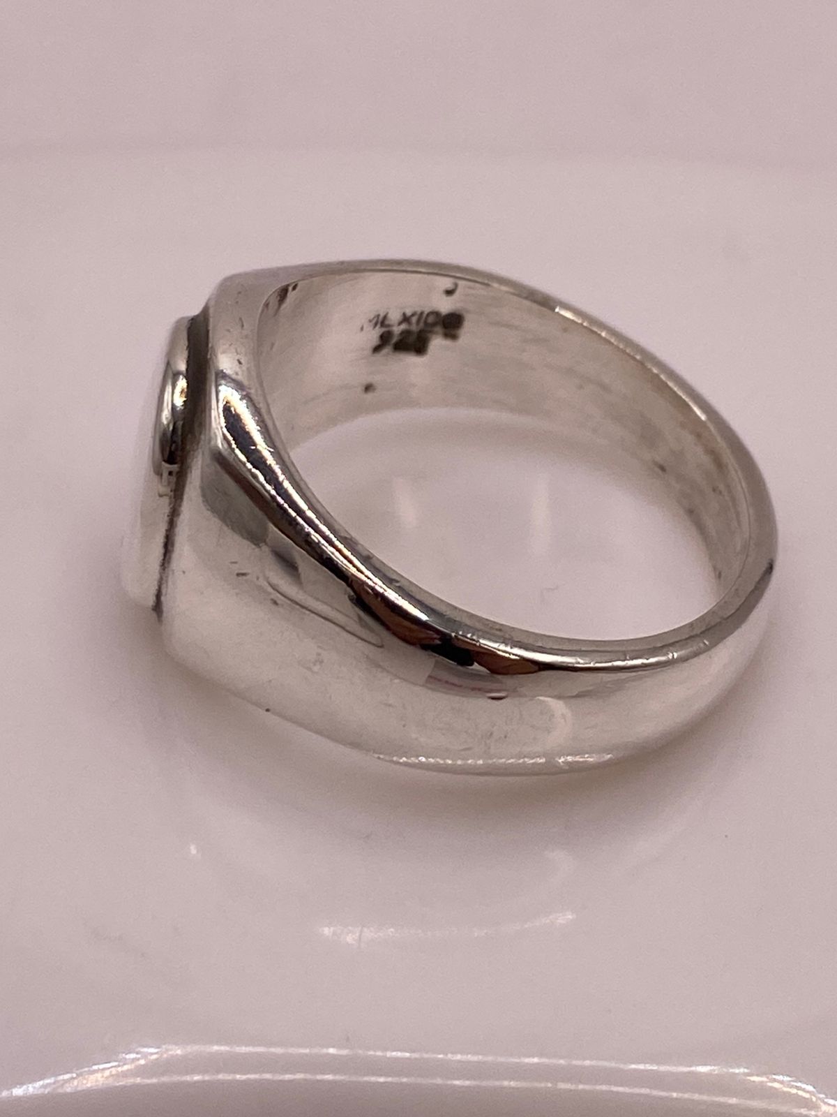 Anillo Ovalado Liso de Plata Ley .925, sello de autenticidad Plata Ley .925