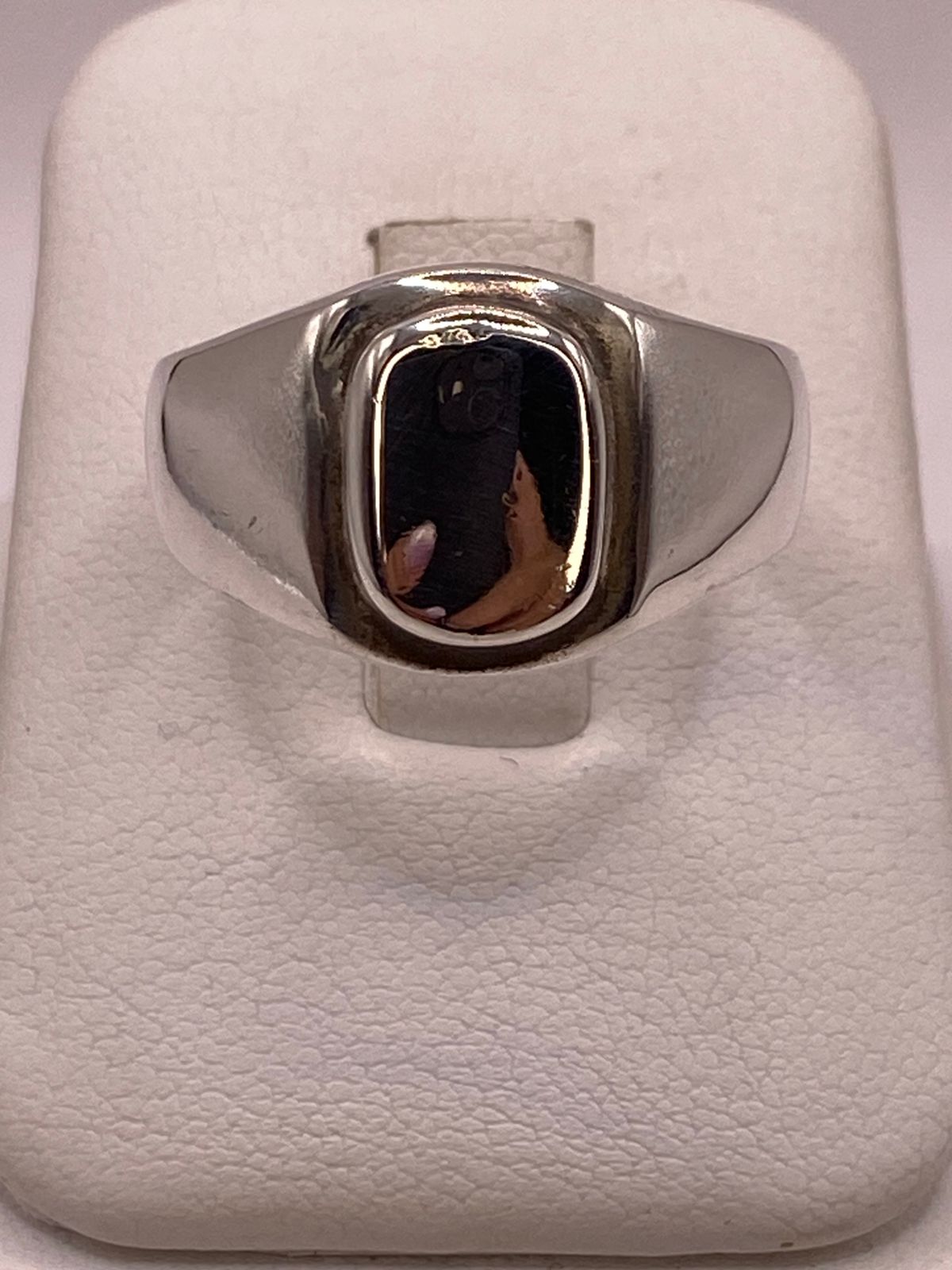 Anillo Ovalado Liso de Plata Ley .925, vista frontal