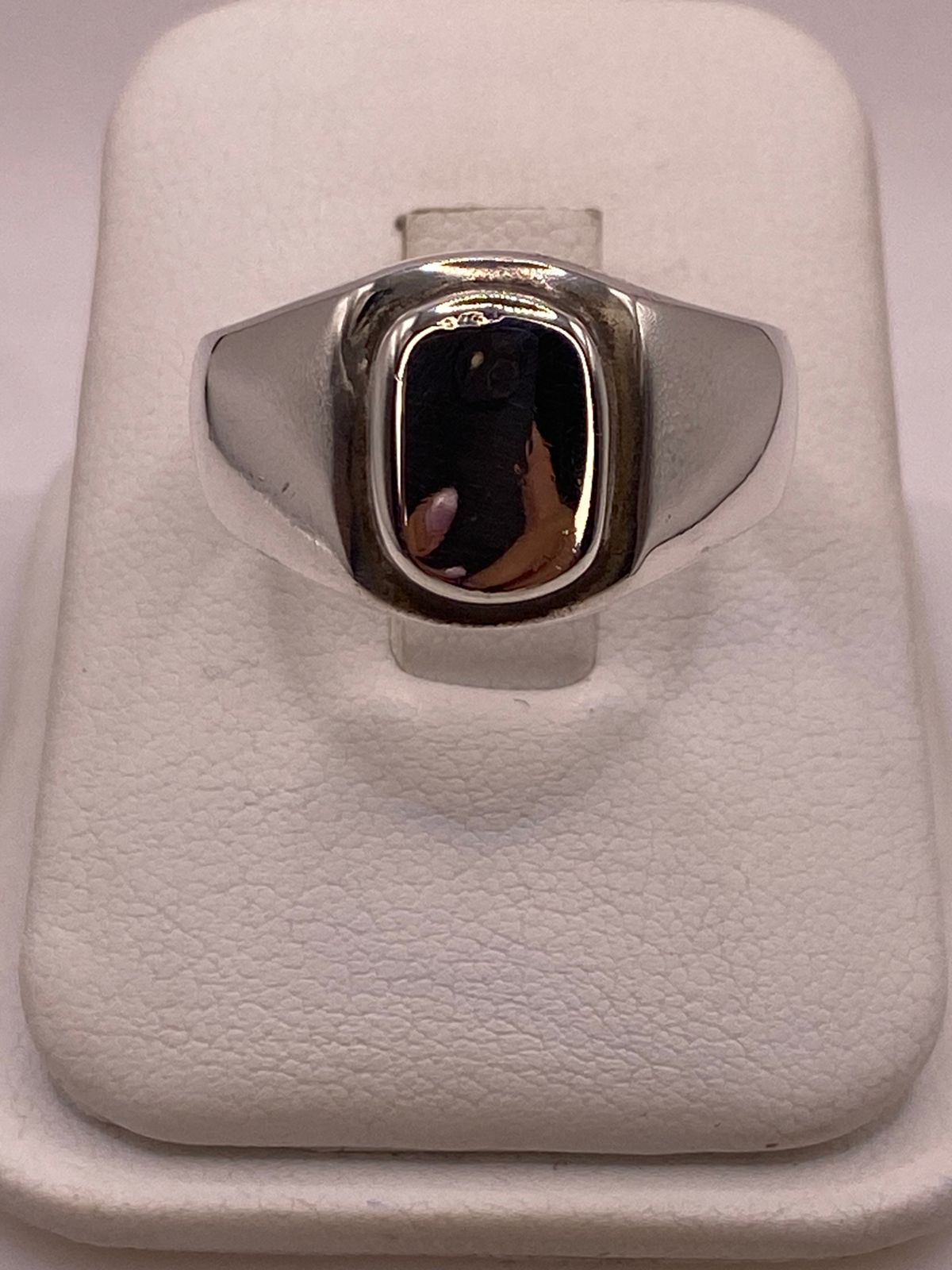 Anillo Ovalado Liso de Plata Ley .925, vista de detalle