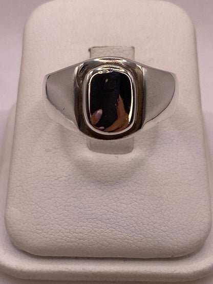Anillo Ovalado Liso de Plata Ley .925, vista de detalle