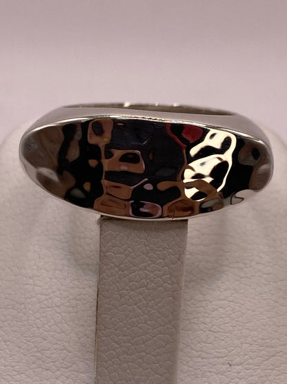 Anillo Ovalado Martillado de Plata Ley .925, sello de autenticidad Plata Ley .925