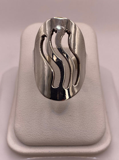 Anillo Ovalado Ondas en Plata .925, vista frontal