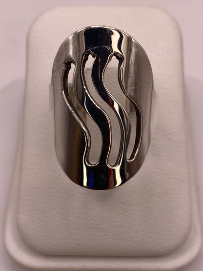 Anillo Ovalado Ondas en Plata .925 en báscula mostrando peso