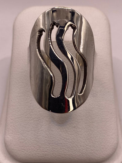 Anillo Ovalado Ondas en Plata .925, vista de detalle