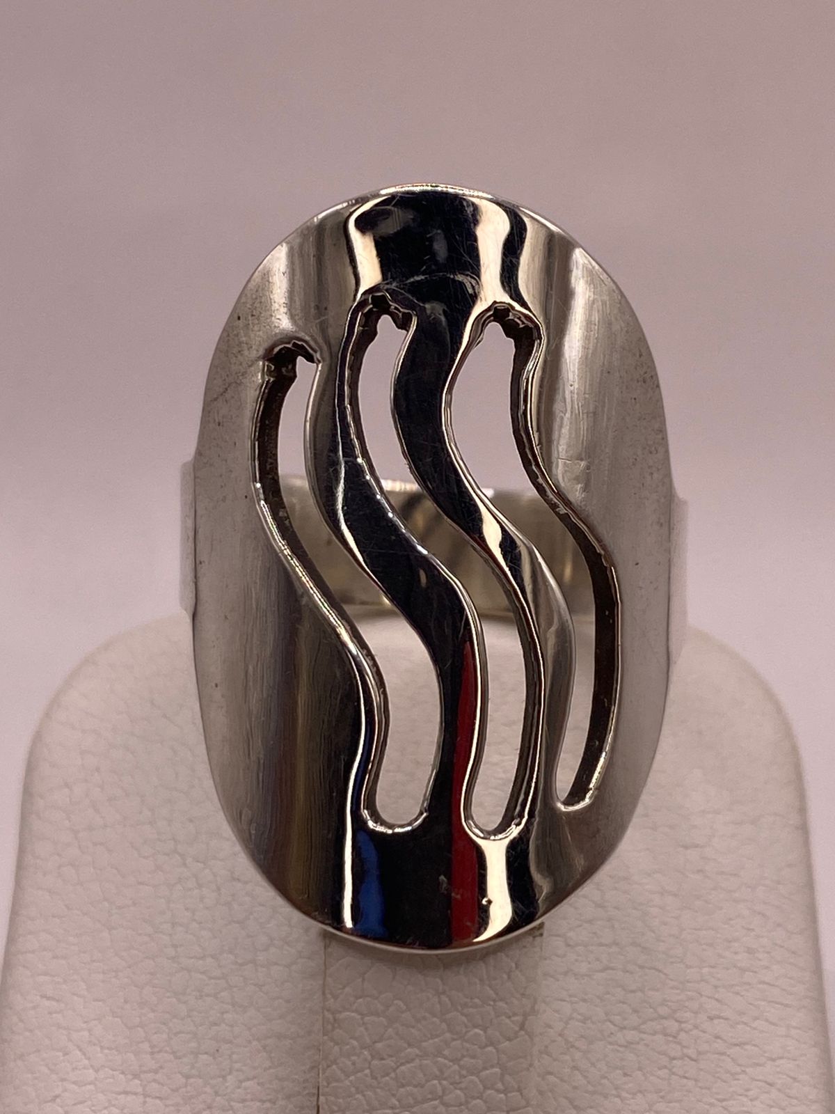 Anillo Ovalado Ondas en Plata .925, vista superior