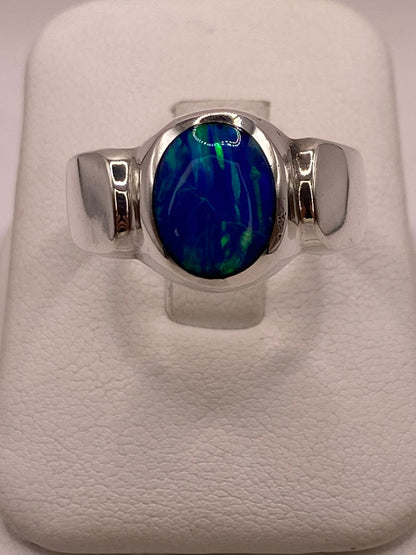 Anillo Ovalado con Ópalo de Fuego Azul‑verde en Plata .925 — ángulo diagonal