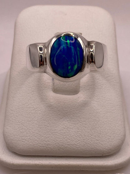 Anillo Ovalado con Ópalo de Fuego Azul‑verde en Plata .925, vista lateral