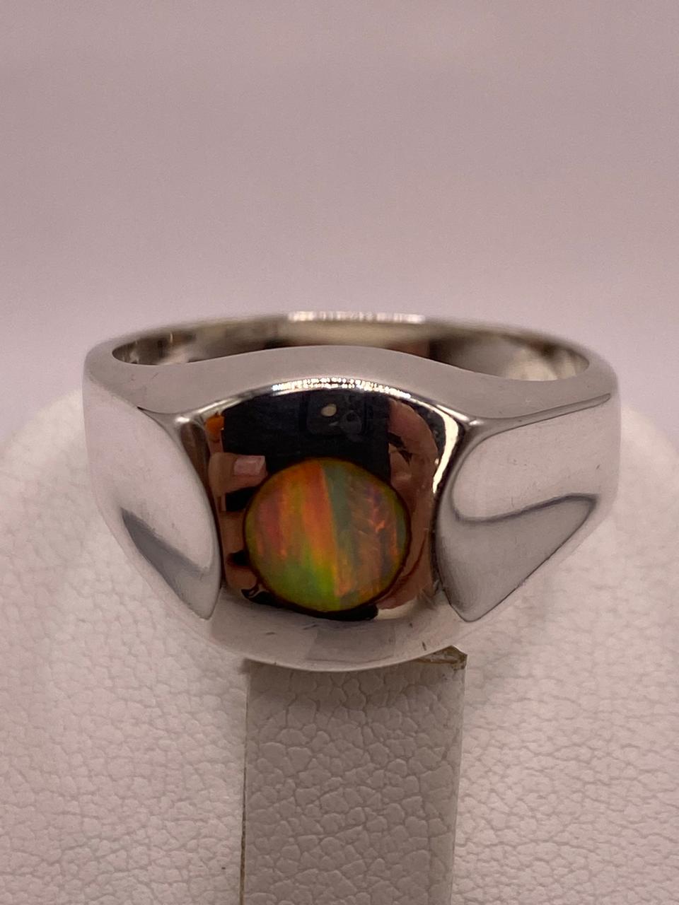 Anillo Ovalado con Ópalo de Fuego Multicolor en Plata .925, vista superior
