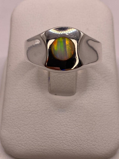 Anillo Ovalado con Ópalo de Fuego Multicolor en Plata .925, vista frontal