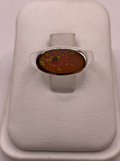Anillo Ovalado en Plata Ley 925 con Ópalo de Fuego, vista de detalle