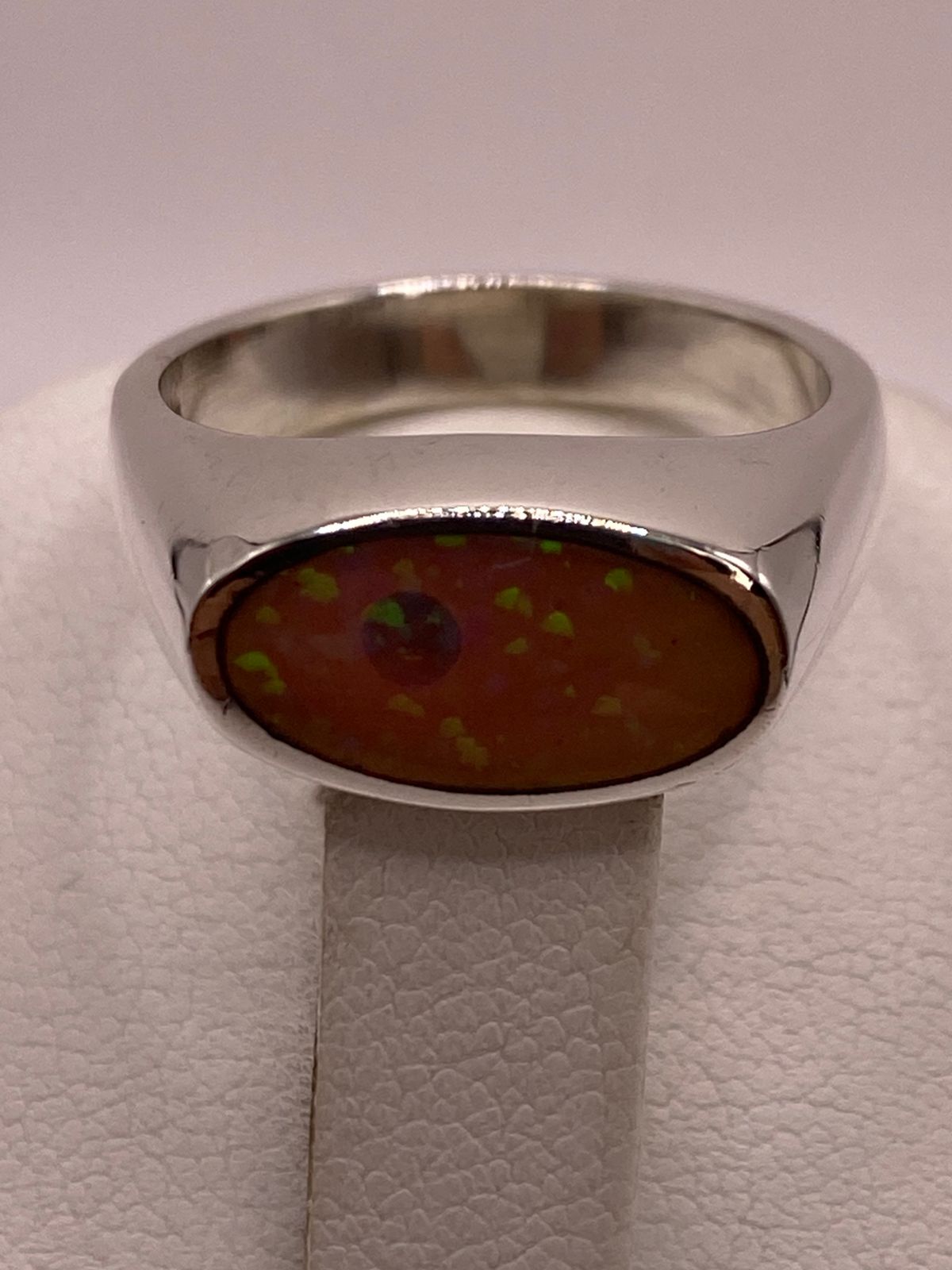 Anillo Ovalado en Plata Ley 925 con Ópalo de Fuego, vista superior