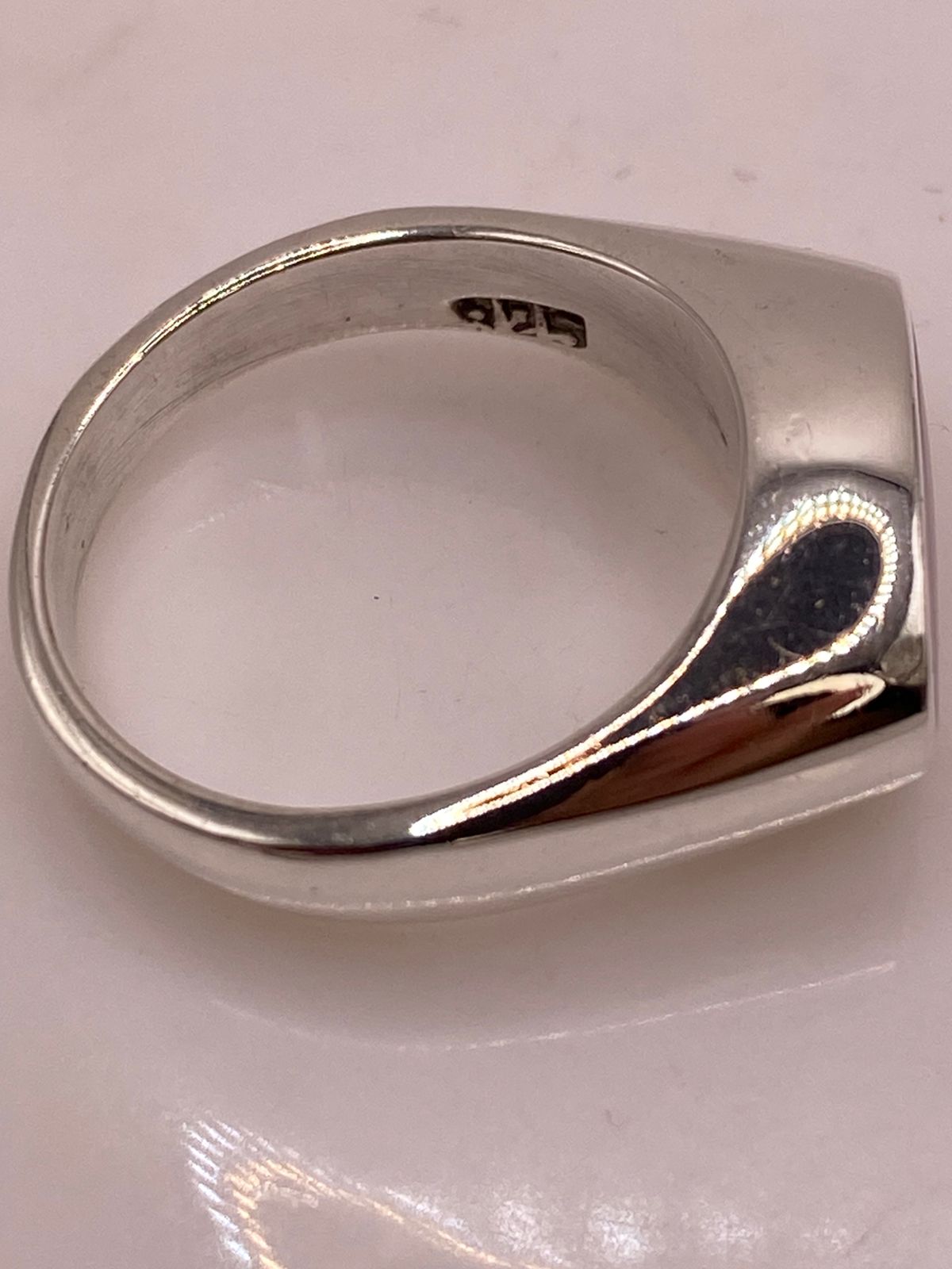 Anillo Ovalado en Plata Ley 925 con Ópalo de Fuego, sello de autenticidad Plata Ley .925