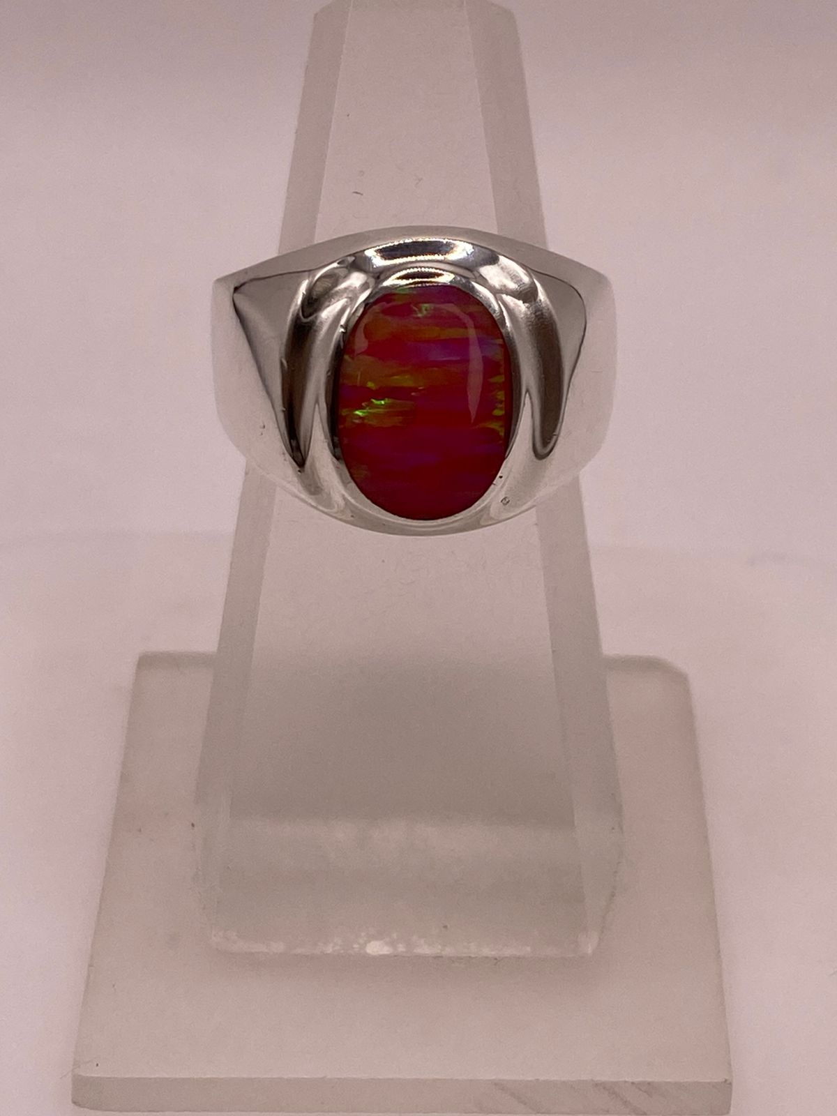 Anillo Ovalado Plata Ley 925 con Piedra Ópalo de Fuego, vista lateral