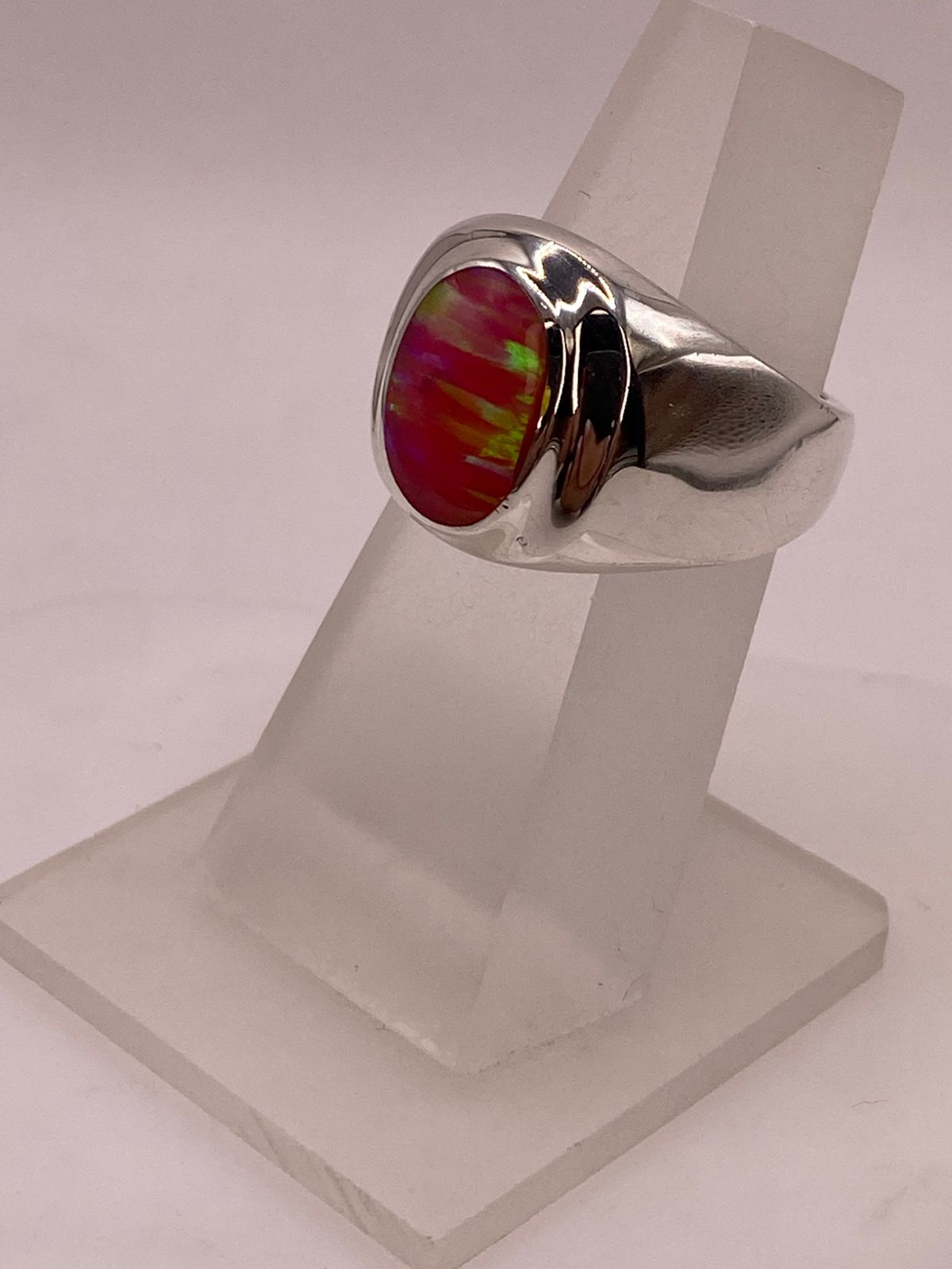 Anillo Ovalado Plata Ley 925 con Piedra Ópalo de Fuego, vista frontal
