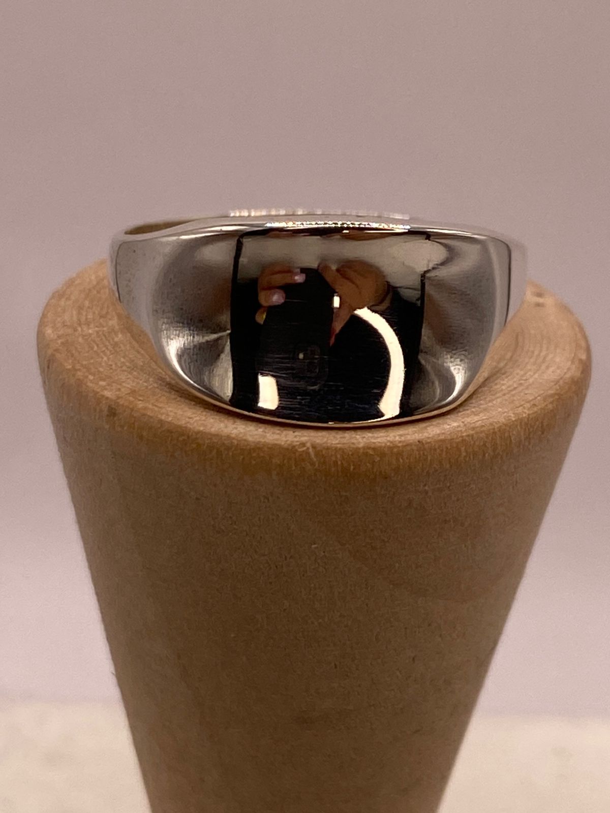 Anillo Ovalado de Plata Ley .925, vista lateral