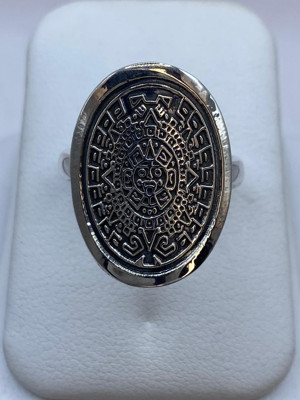 Anillo Ovalado Calendario Azteca en Plata .925 – Diseño Piedra del Sol — vista lateral