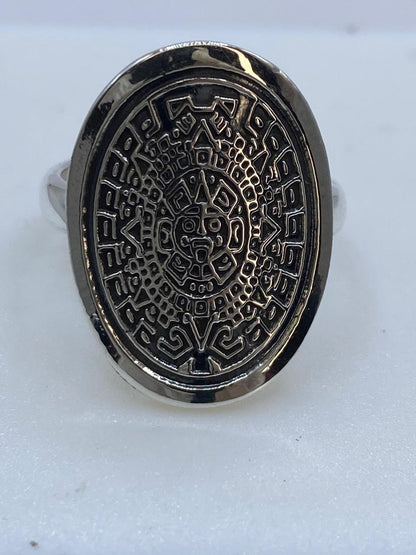 Anillo Ovalado Calendario Azteca en Plata .925 – Diseño Piedra del Sol, vista frontal