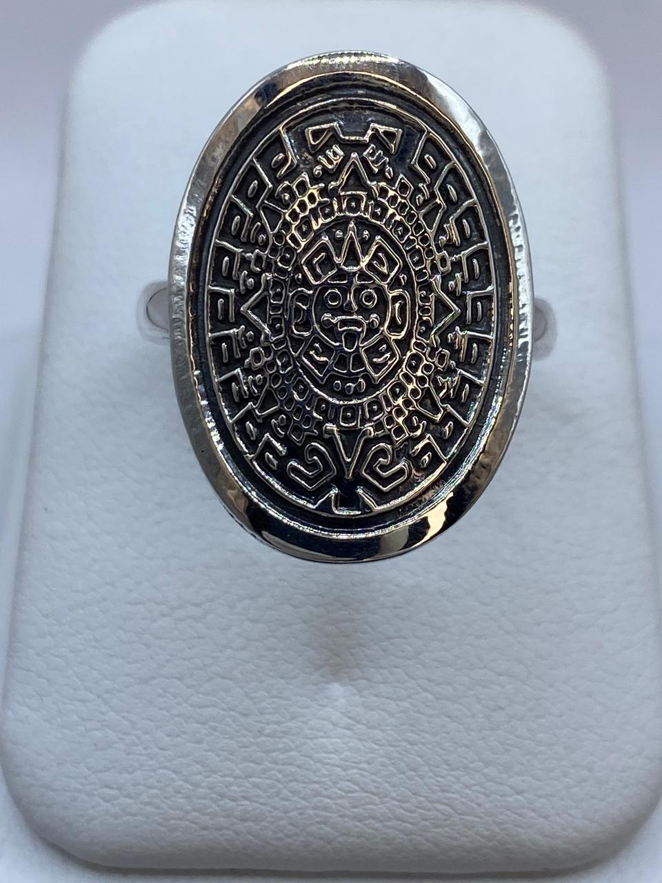 Anillo Ovalado Calendario Azteca en Plata .925 – Diseño Piedra del Sol, vista lateral