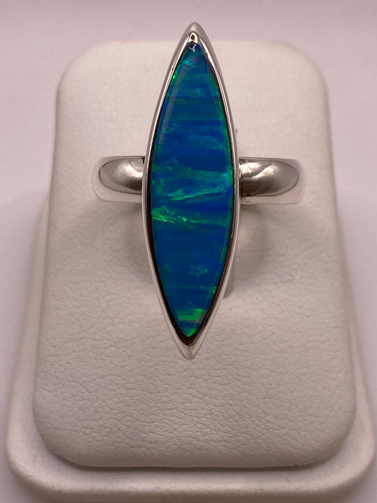 Anillo Ovalado (marquise) con Ópalo de Fuego Azul‑verde en Plata .925 — ángulo diagonal