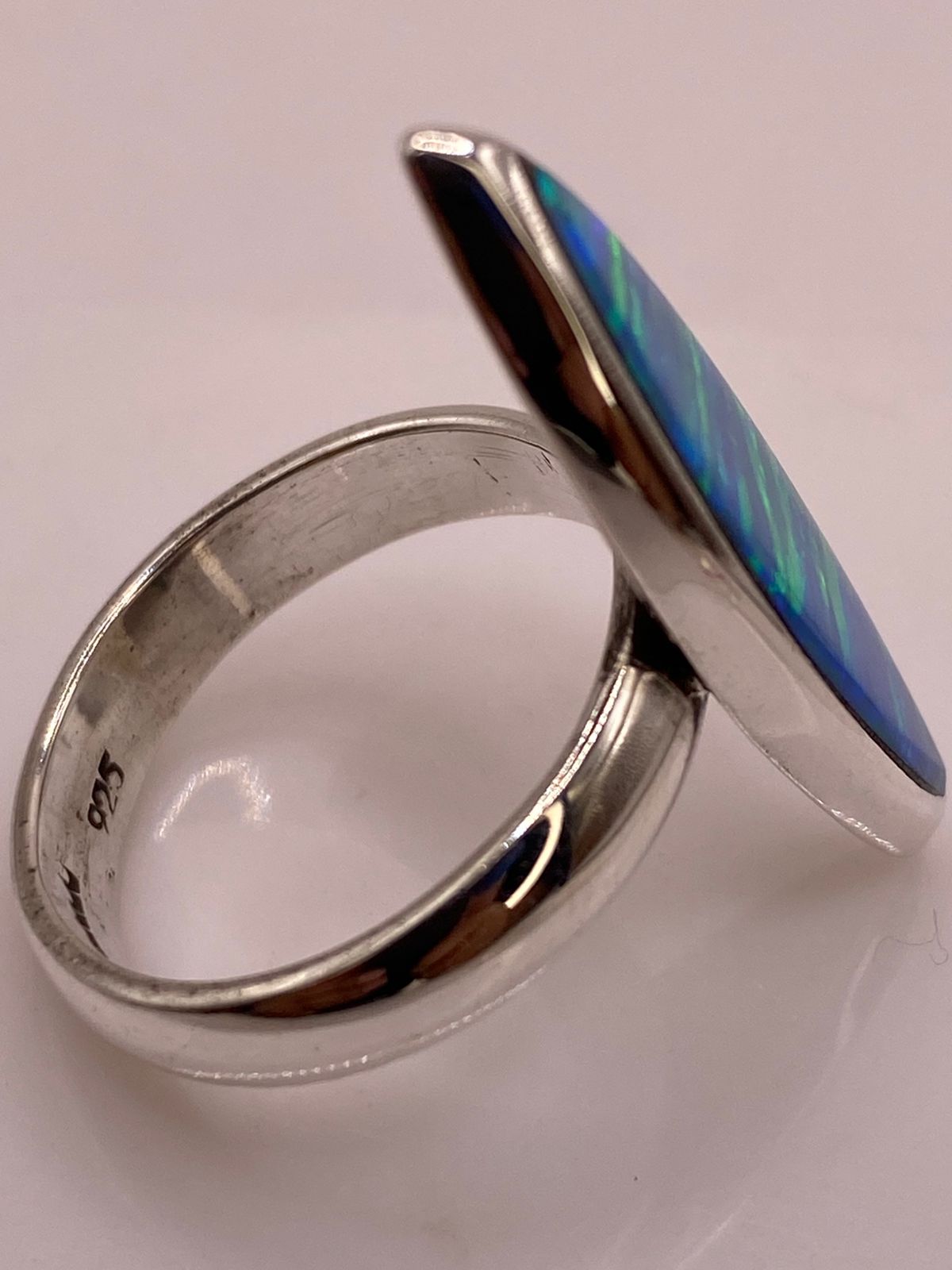 Anillo Ovalado (marquise) con Ópalo de Fuego Azul‑verde en Plata .925, sello de autenticidad Plata Ley .925