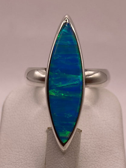 Anillo Ovalado (marquise) con Ópalo de Fuego Azul‑verde en Plata .925, vista de detalle