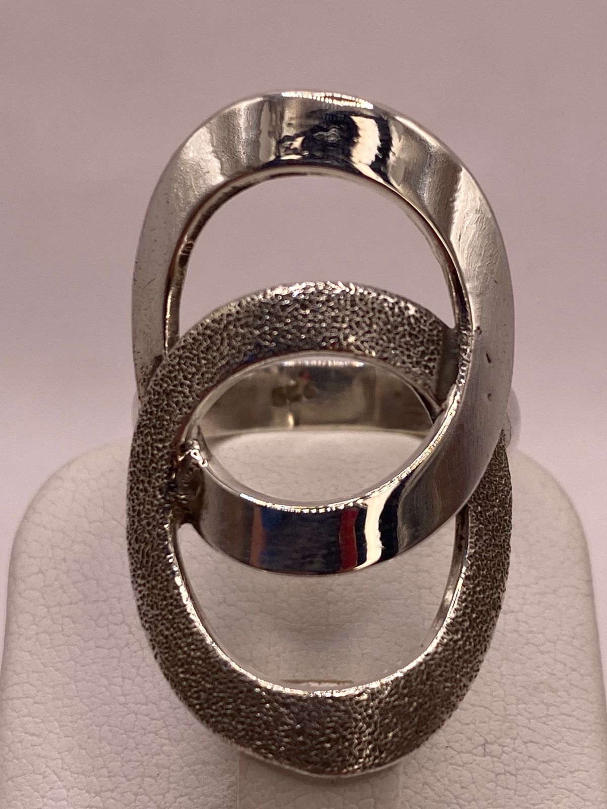 Anillo Óvalos Entrelazados en Plata .925, sello de autenticidad Plata Ley .925
