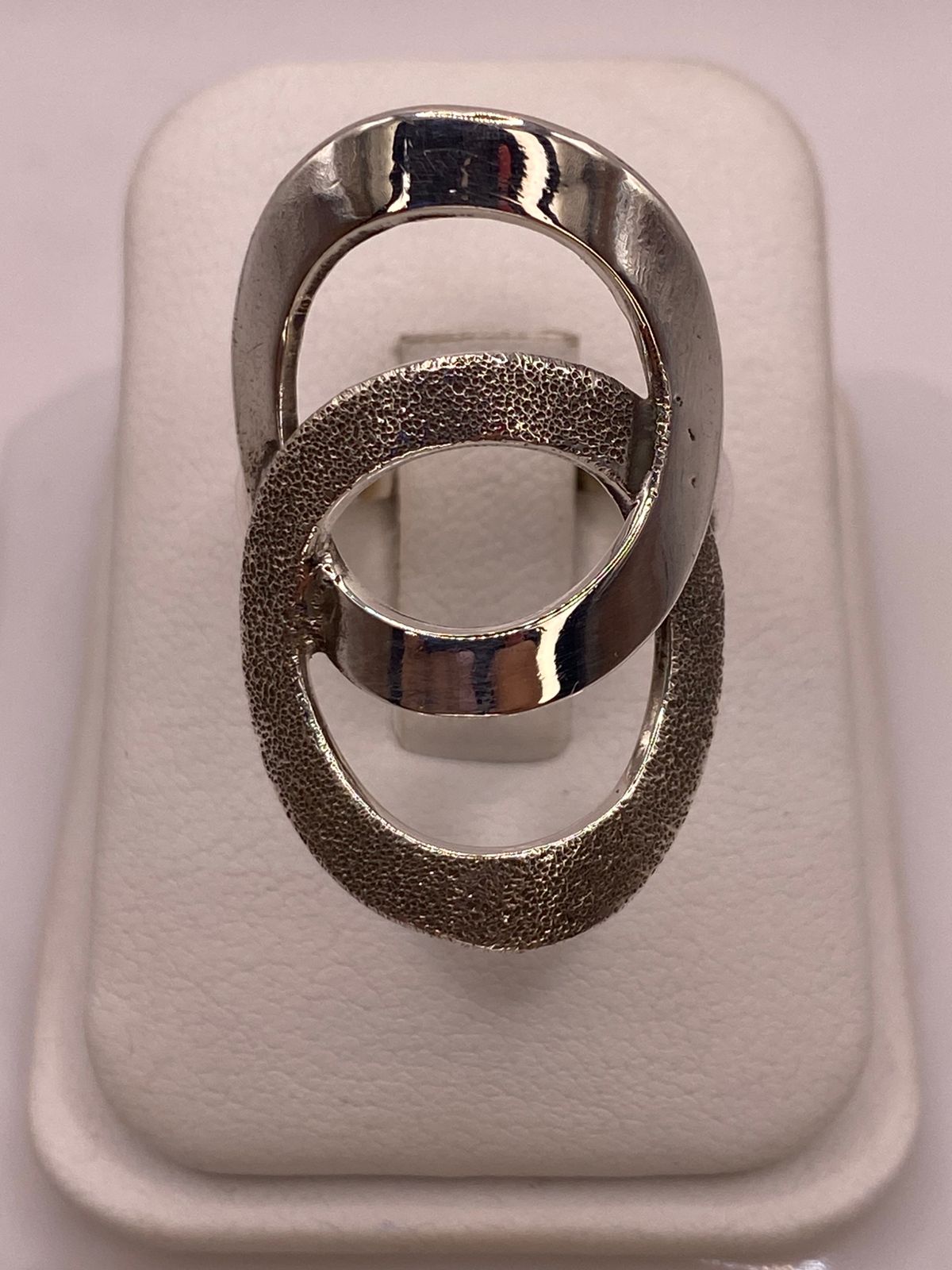 Anillo Óvalos Entrelazados en Plata .925 — ángulo diagonal