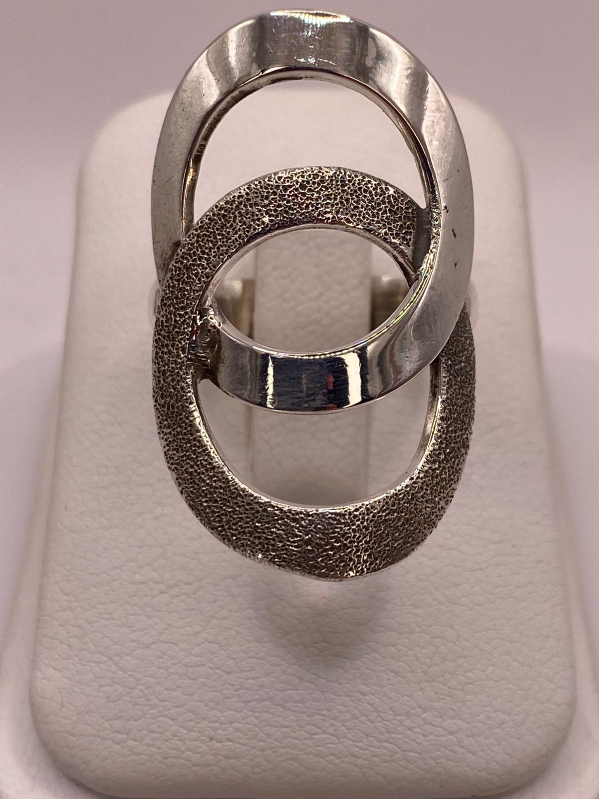 Anillo Óvalos Entrelazados en Plata .925, vista frontal