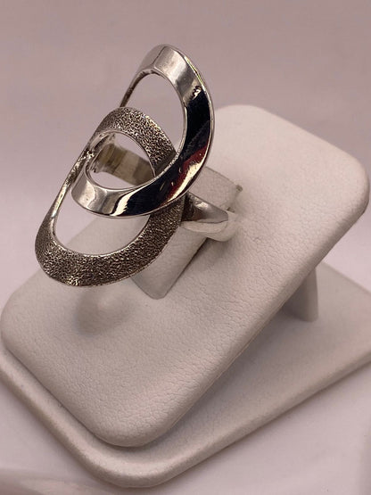 Anillo Óvalos Entrelazados en Plata .925, vista lateral