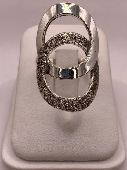 Anillo Óvalos Entrelazados en Plata .925, vista de detalle