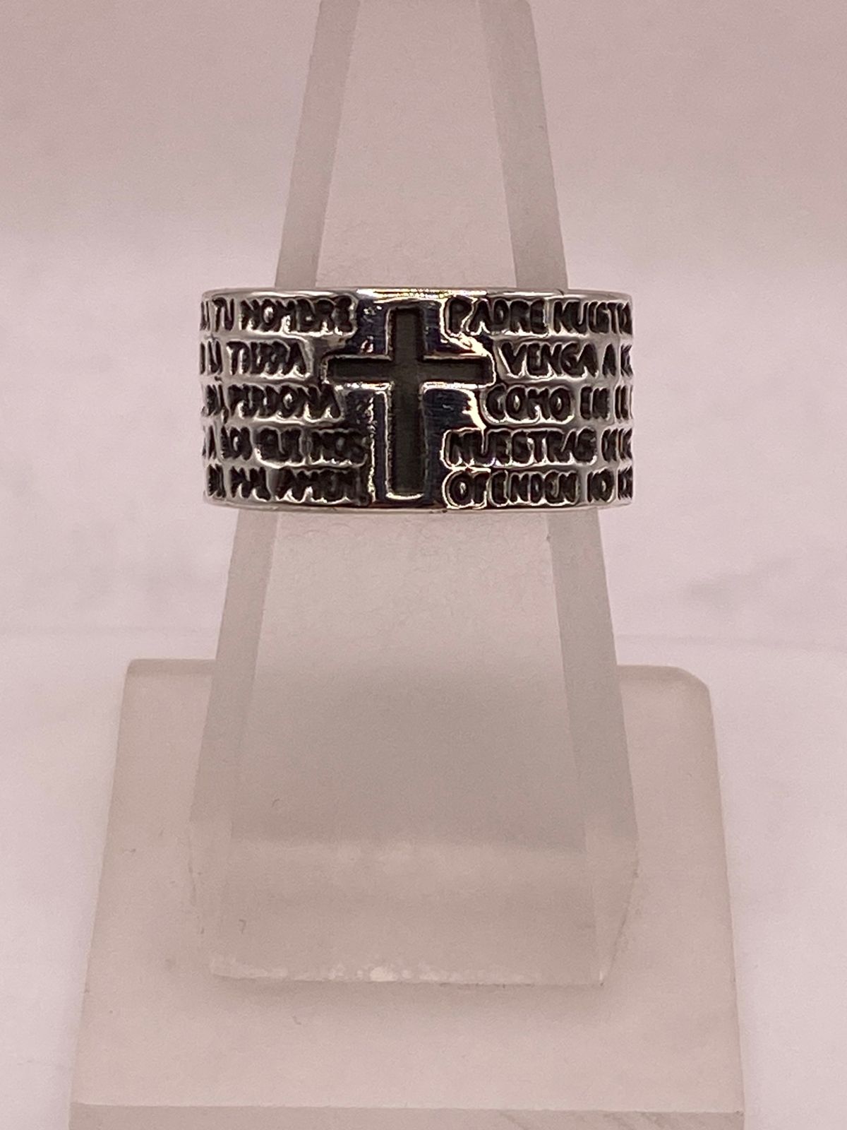 Anillo Padre Nuestro con Cruz en Plata .92, vista de detalle