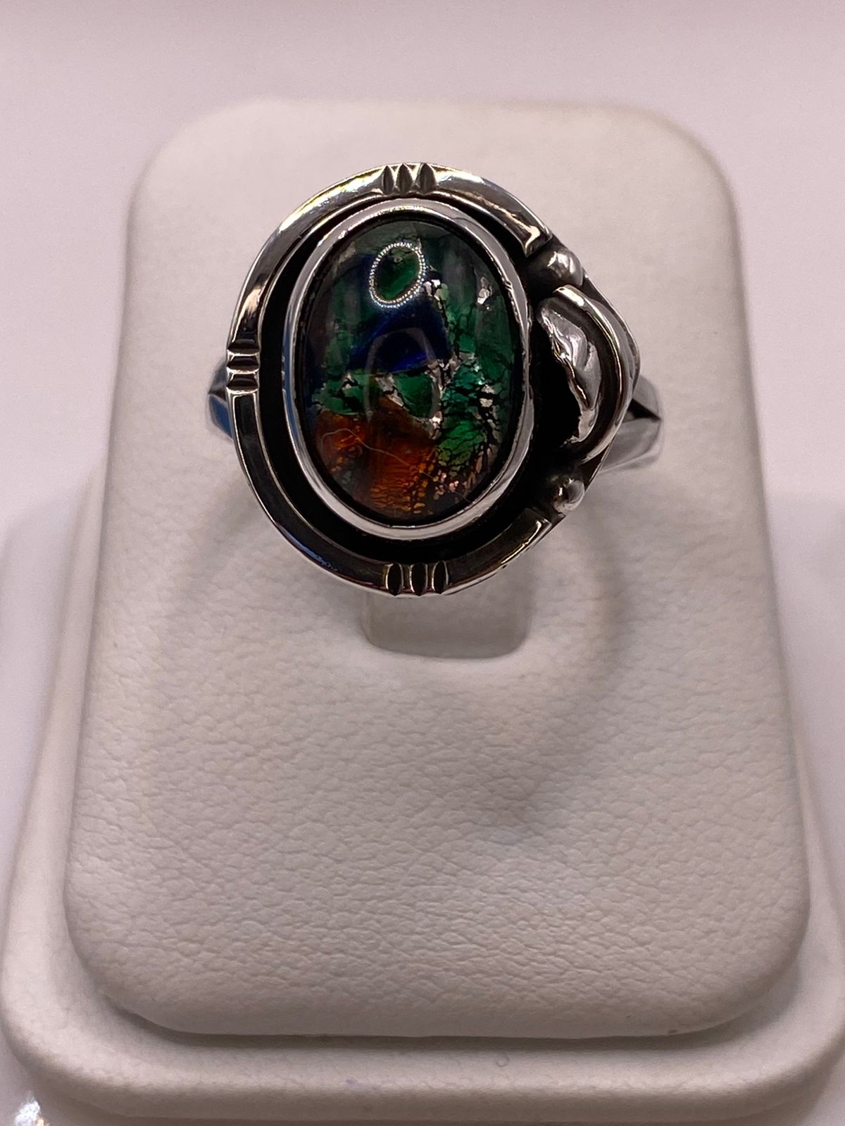 Anillo con Piedra Ópalo de Fuego Ovalada en Plata Ley 925, sello de autenticidad Plata Ley .925
