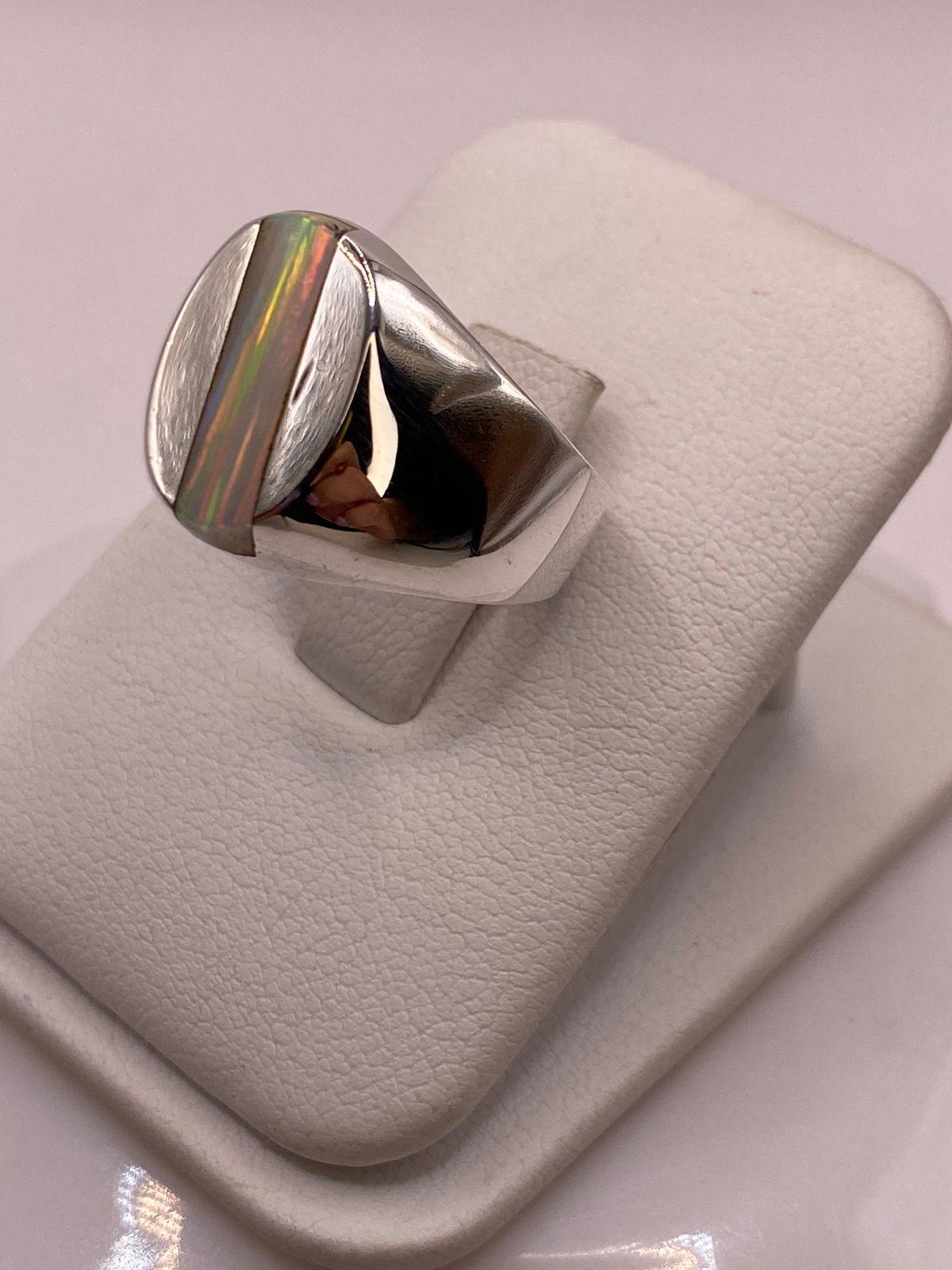 Anillo con Piedra Ópalo de Fuego en Plata Ley 950, vista frontal