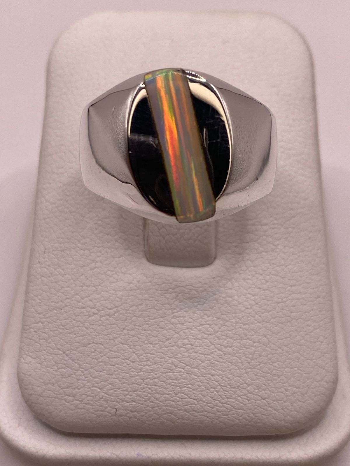 Anillo con Piedra Ópalo de Fuego en Plata Ley 950 — ángulo diagonal