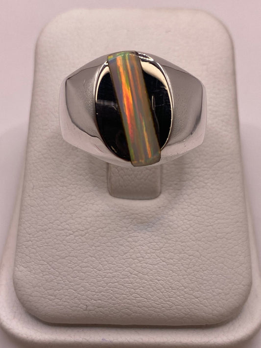 Anillo con Piedra Ópalo de Fuego en Plata Ley 950 — ángulo diagonal