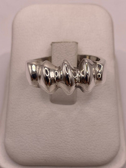 Anillo Plata .925 Diseño Ondas Elevadas — ángulo diagonal
