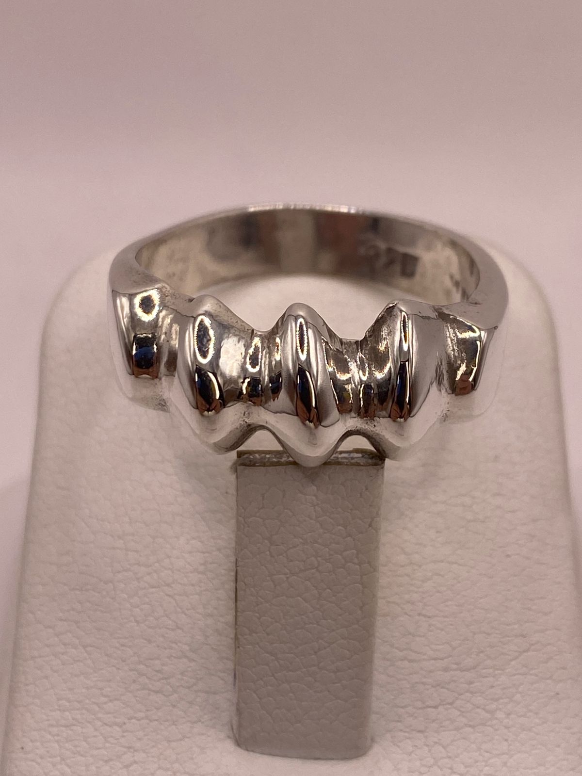 Anillo Plata .925 Diseño Ondas Elevadas, vista de detalle