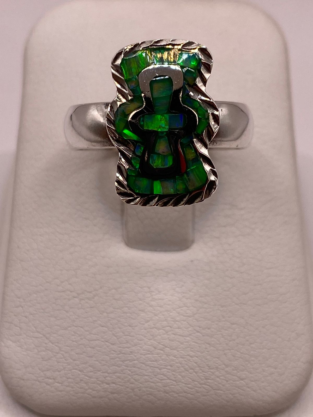 Anillo de Plata Ley 950 con Ópalo de Fuego y Diseño de Cruz, vista frontal